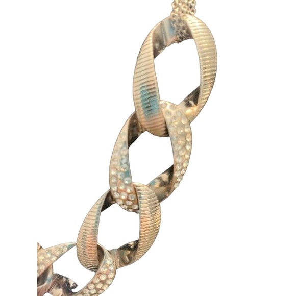 SILVER TONE LARGE OVAL LINKS WITH RHINESTONES THAT SHINE AND TEXTURED CHOKER! - Picture 6 of 6